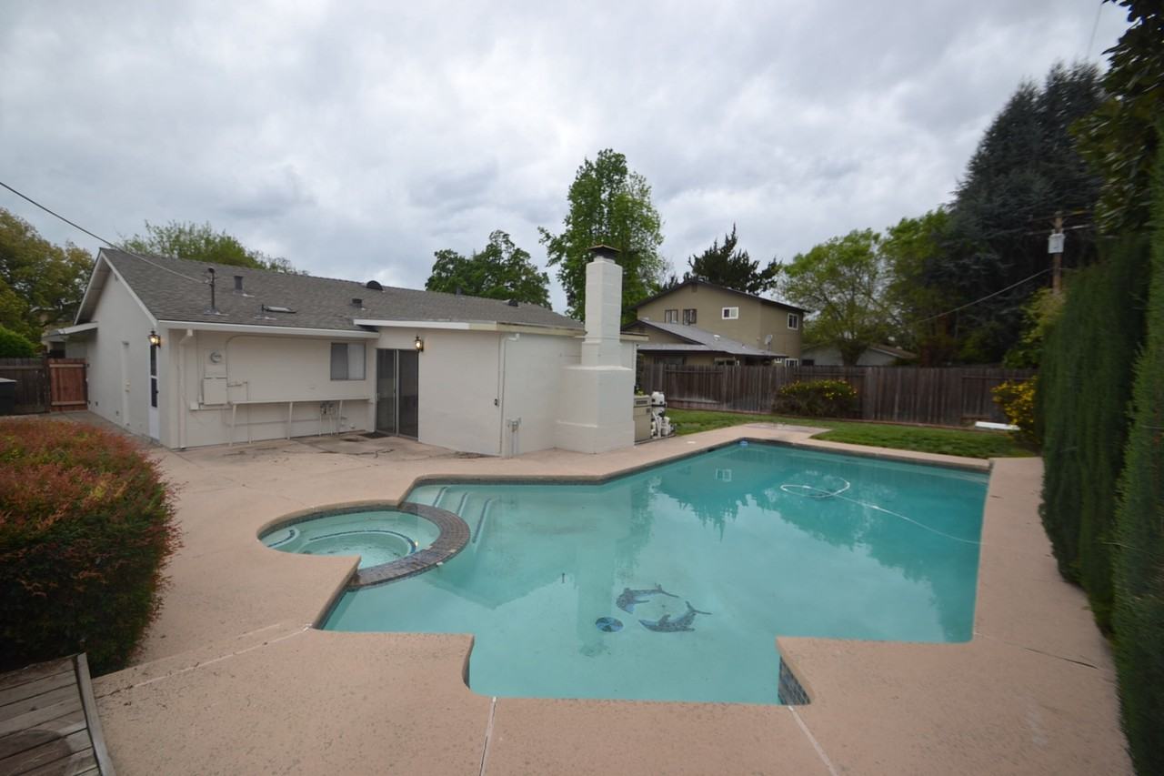 9137 La Riviera Dr - Photo 2 of 12