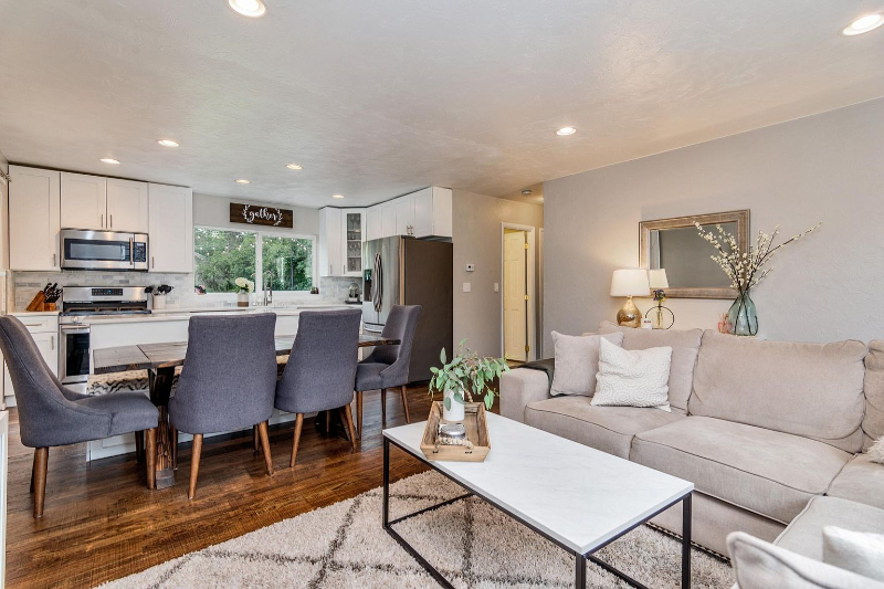 2025 Euclid Ave #401 - Photo 2 of 11