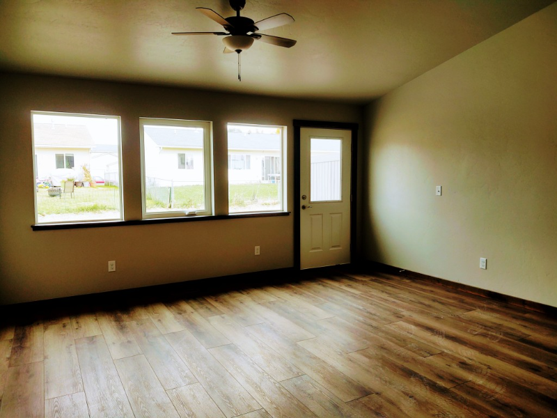 1383 Destiny Ln - Photo 3 of 10