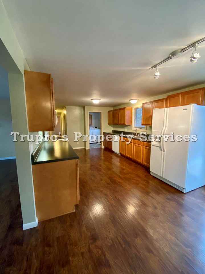 4423 Vine St - Photo 2 of 20