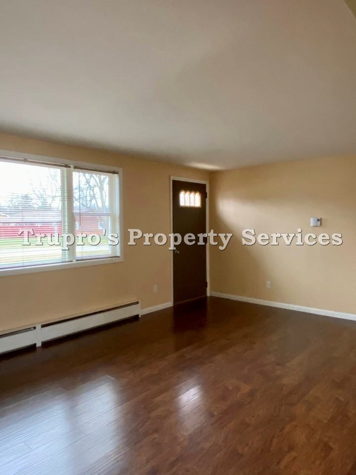 4423 Vine St - Photo 3 of 20