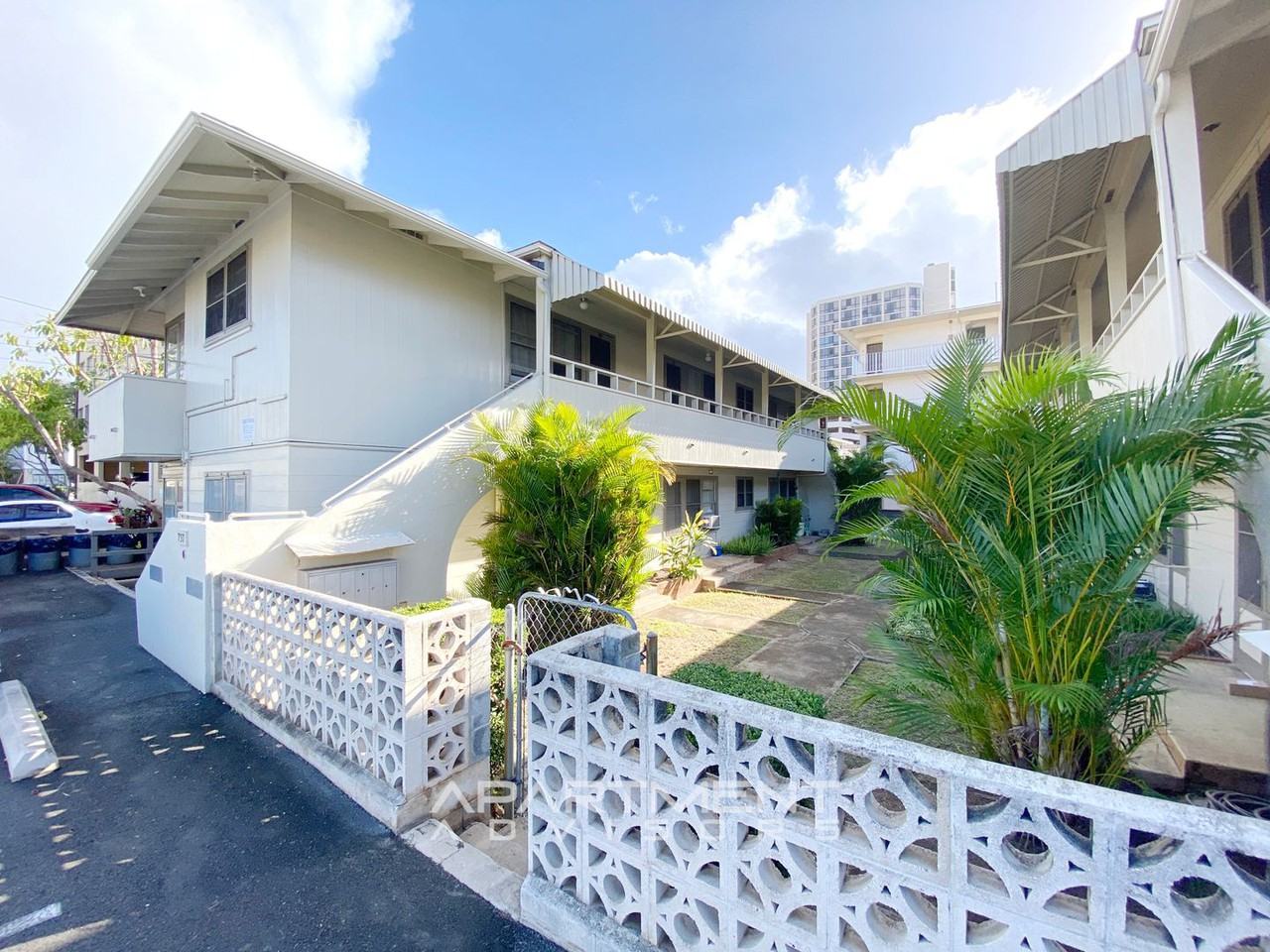 735 735 & 737 McCully St #11 - Photo 3 of 11