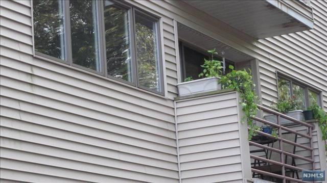 24 Crest St #2E - Photo 2 of 18