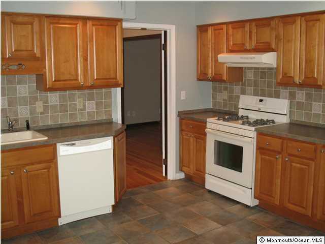 6 Amsterdam Ct - Photo 2 of 24