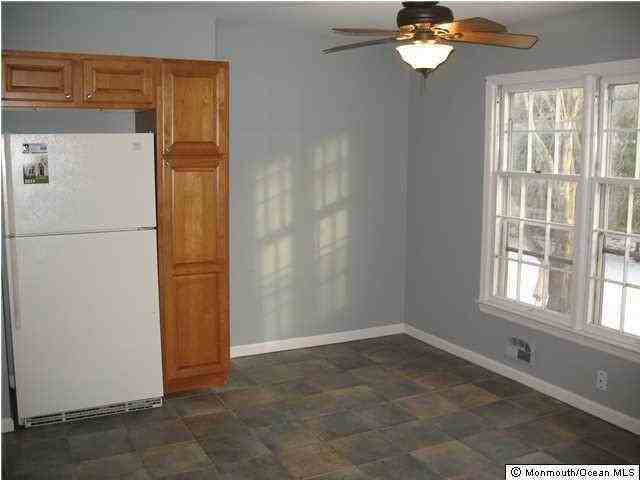 6 Amsterdam Ct - Photo 3 of 24