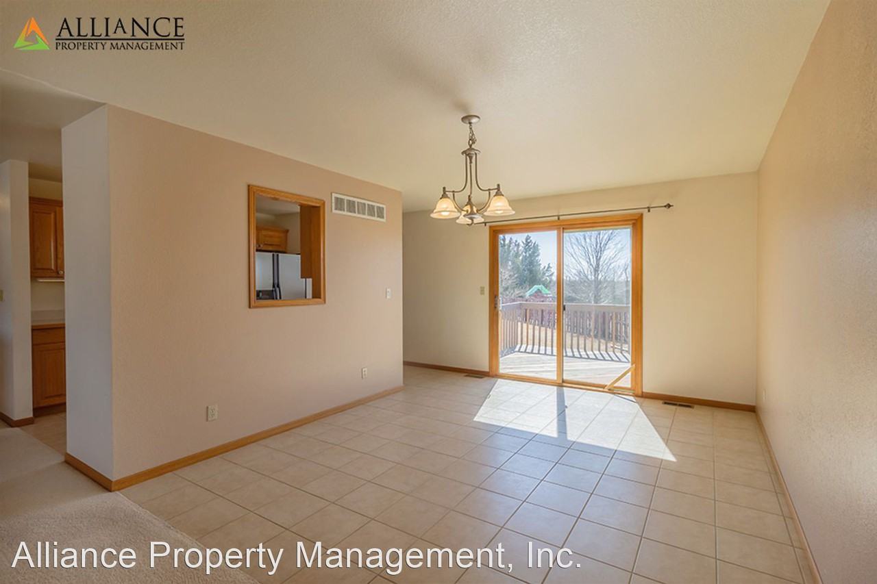 1009 Wilson Cir - Photo 3 of 12