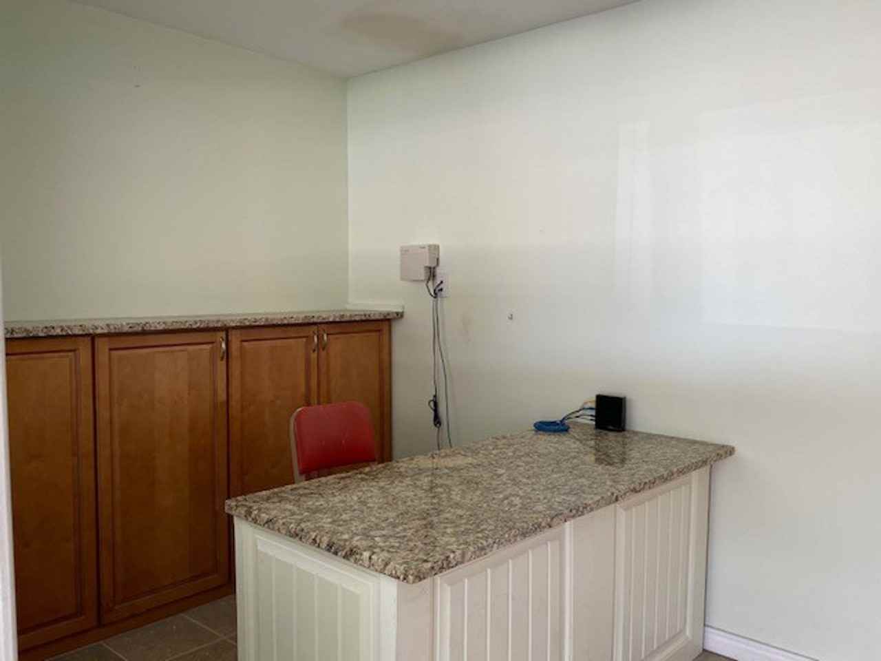 1407 W 2nd St - Photo 3 of 6