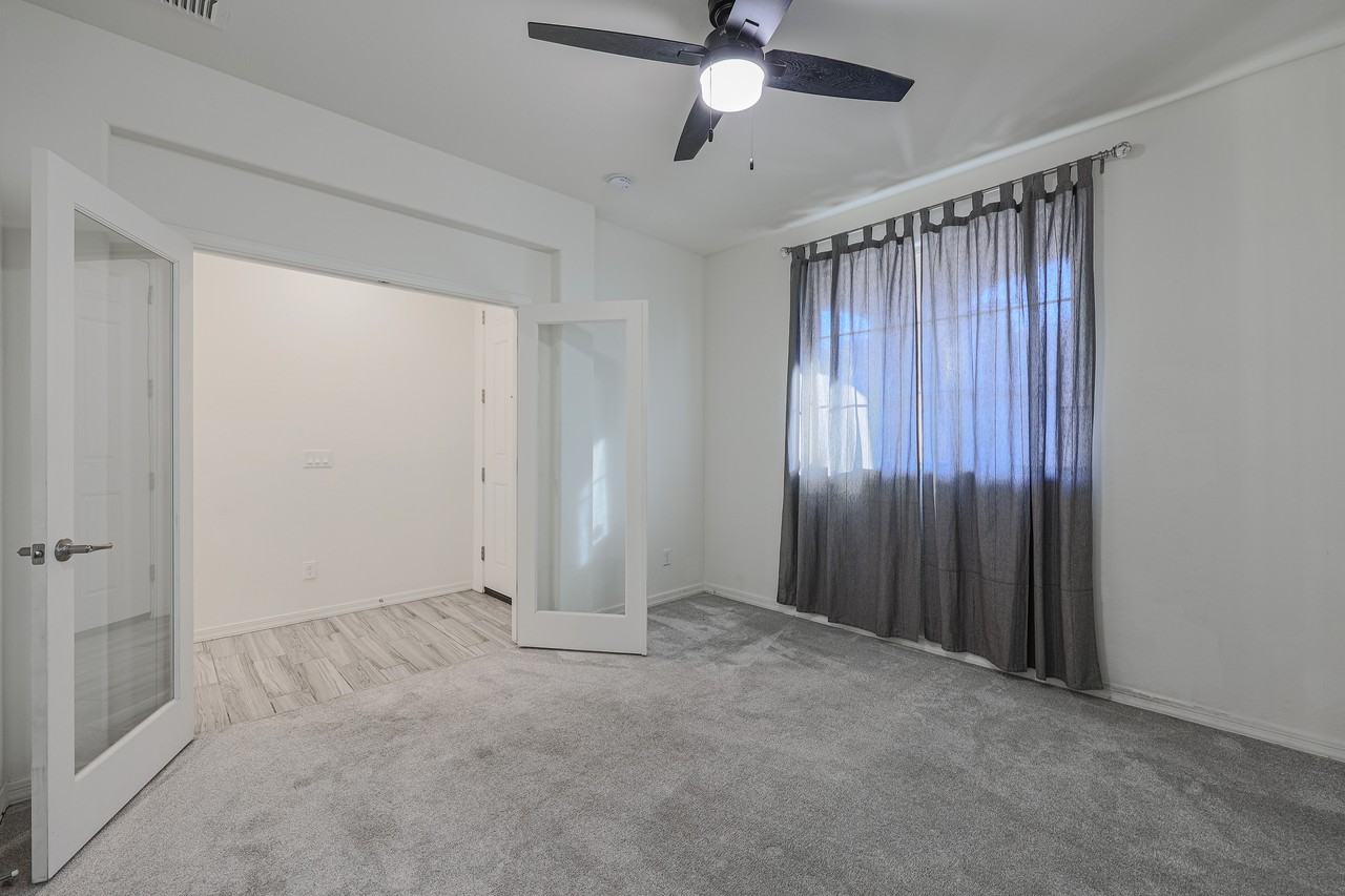 12038 W Polk St - Photo 5 of 28