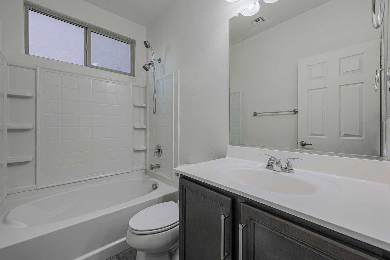 12038 W Polk St - Photo 6 of 28