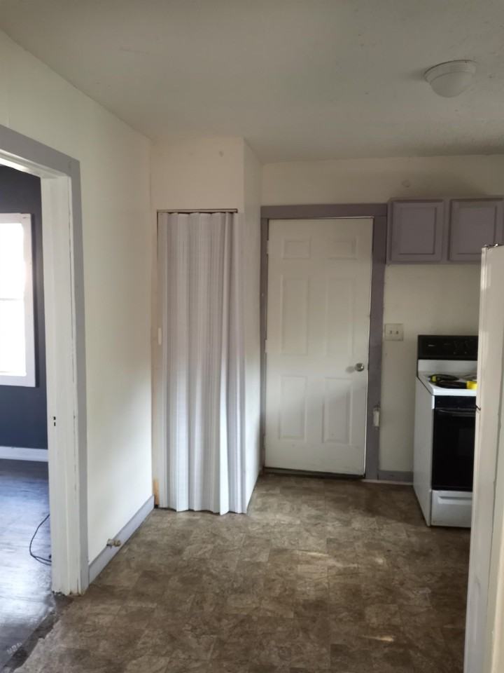 210 Eisenhower St #1 - Photo 5 of 13