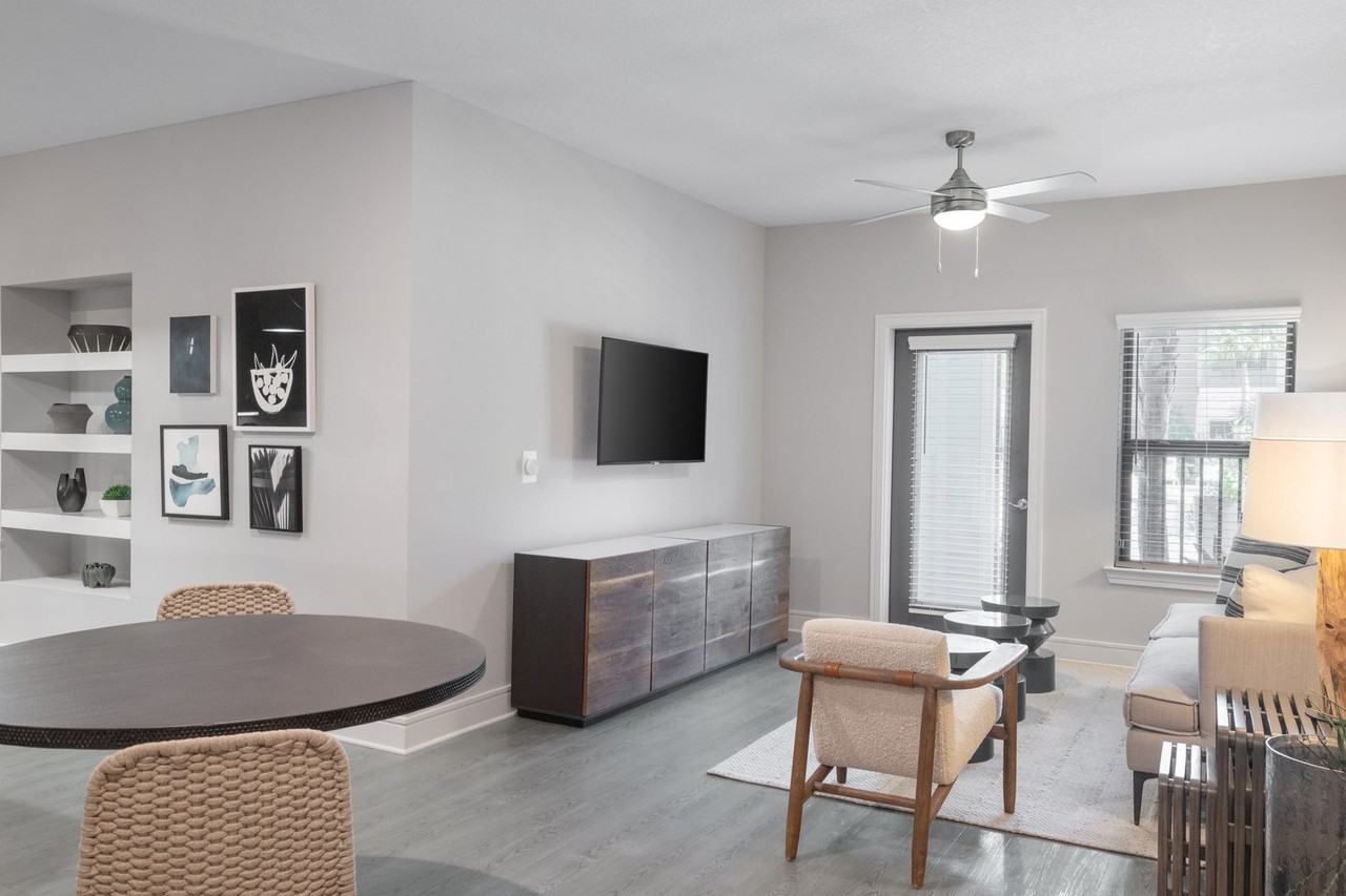 Cue Luxury Living Apartments 13504 Citicards Way, Jacksonville, FL