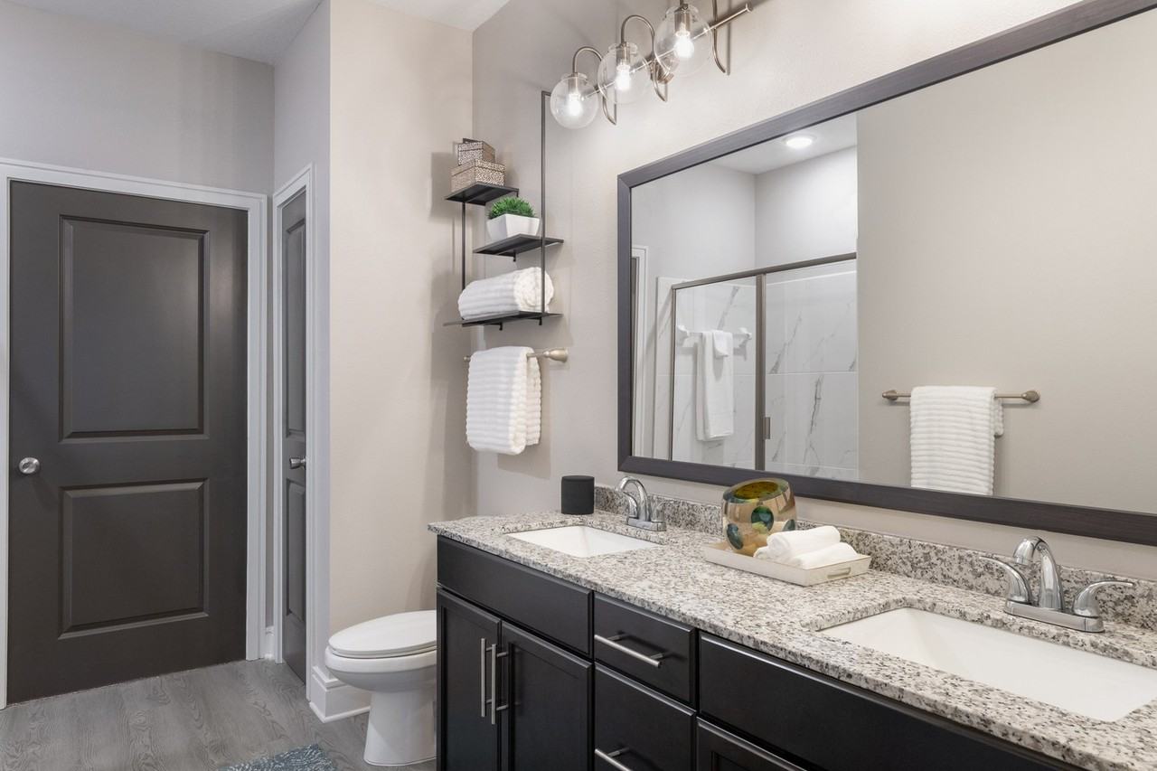 Cue Luxury Living Apartments 13504 Citicards Way, Jacksonville, FL