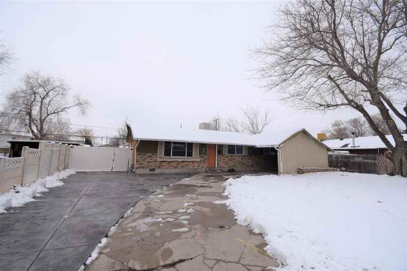 3792 S Lee Maur St - Photo 3 of 18