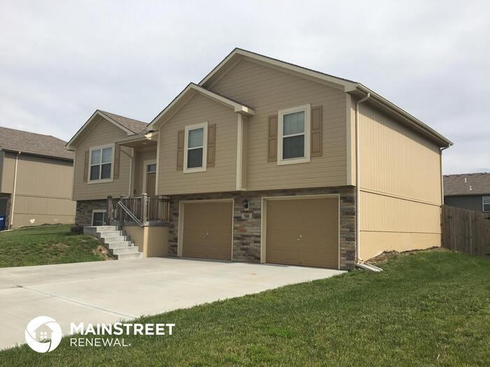 500 Ne 192nd St - Photo 3 of 17