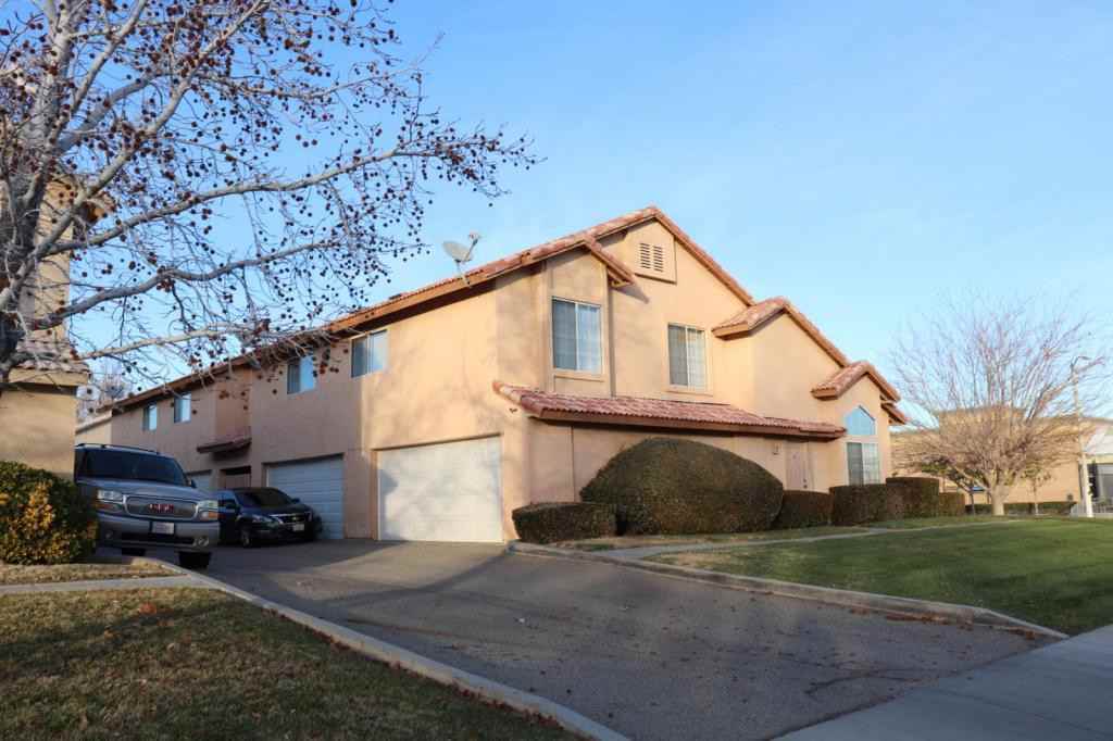 1647 Orchid Ln - Photo 2 of 16