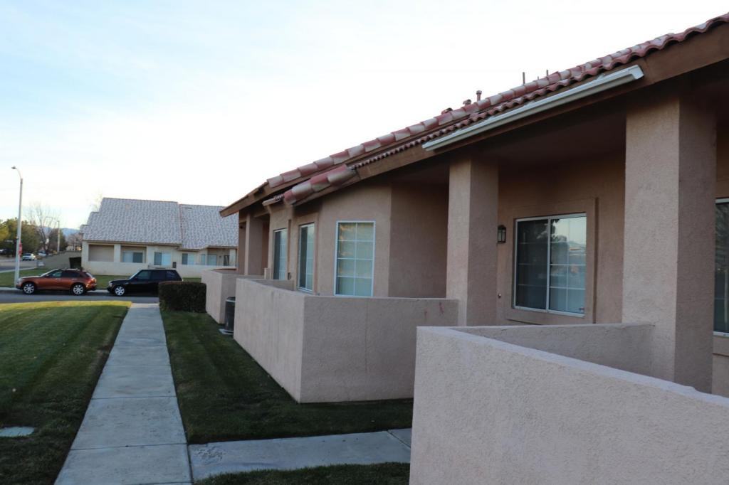 1647 Orchid Ln - Photo 3 of 16