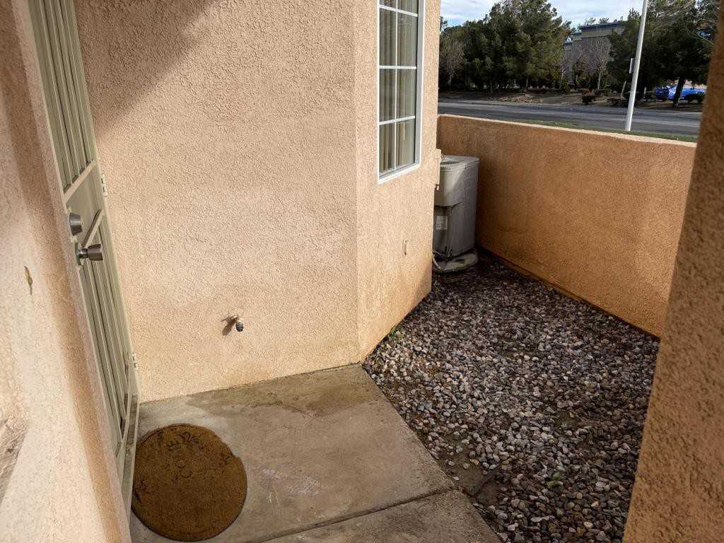 1647 Orchid Ln - Photo 5 of 16