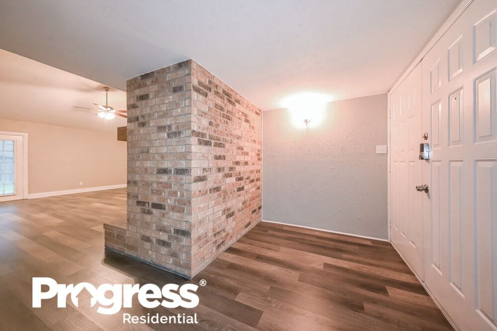 4202 Greencrest Dr - Photo 3 of 21