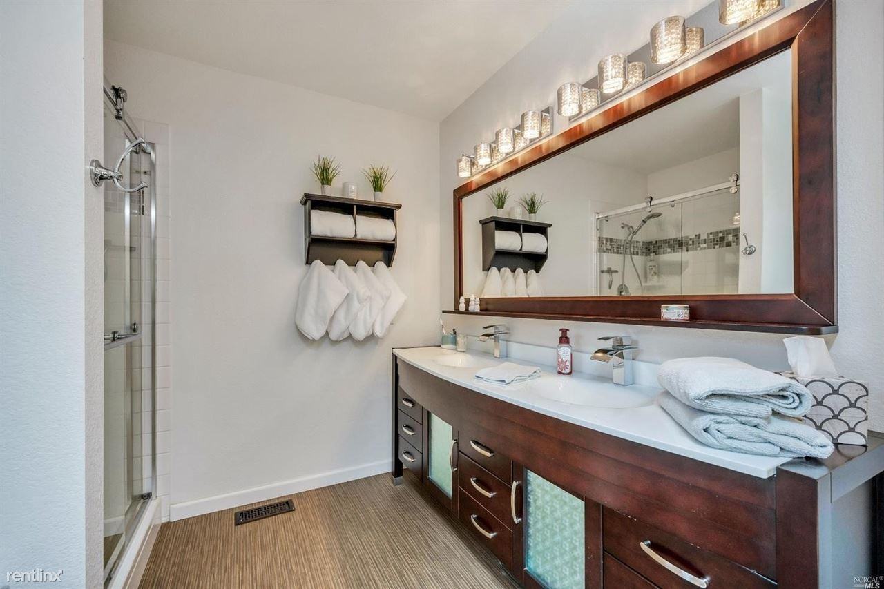 3360 Linda Mesa Way - Photo 2 of 10