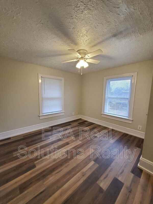 773 E Starr Ave - Photo 3 of 15