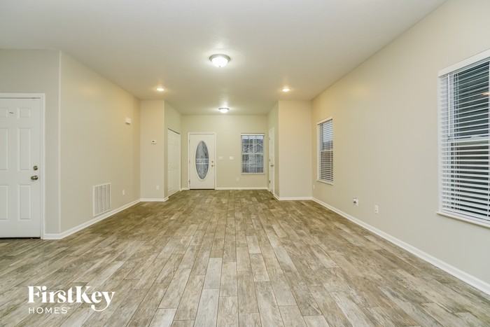 6309 Greenhaven Ave - Photo 3 of 15