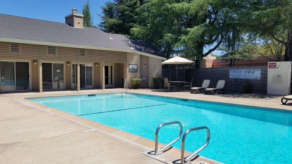 11150 Trinity River Dr - Photo 3 of 3