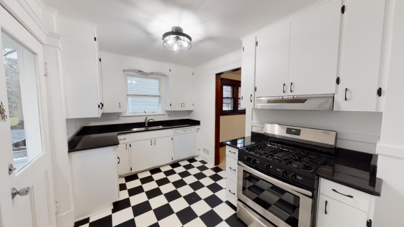 1705 Jackson Ave - Photo 2 of 11