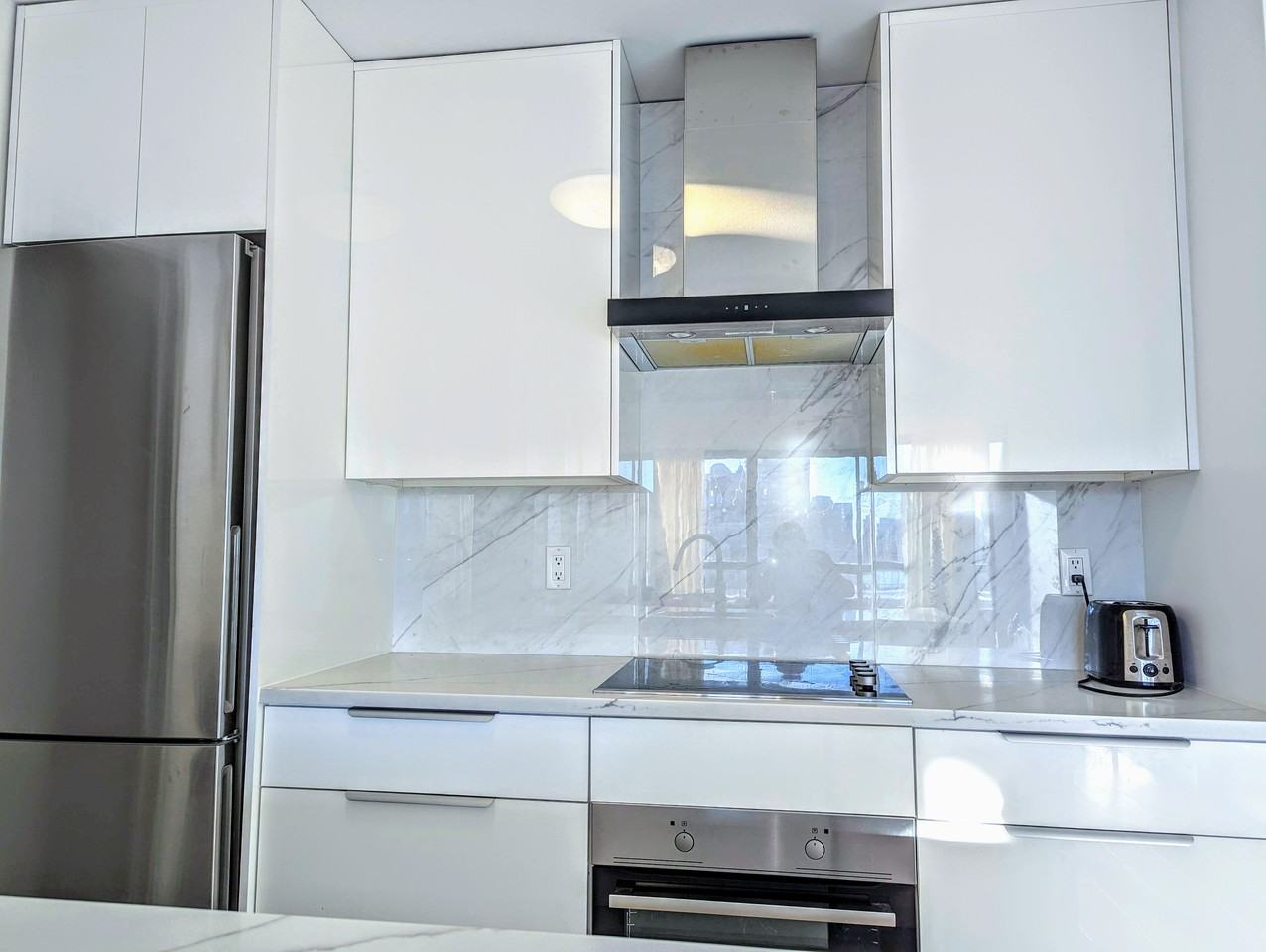 938 Smithe Street - Photo 4 of 25
