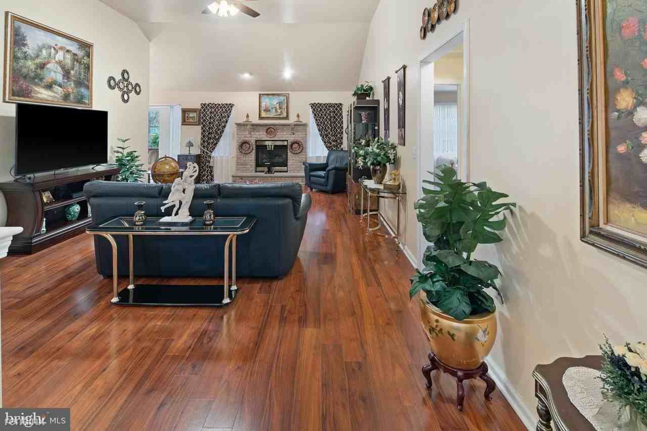 112 Topsail Ln - Photo 3 of 15