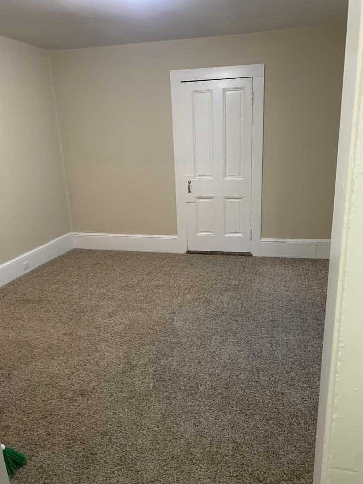 308 Nw 2nd St #3 - Photo 3 of 5