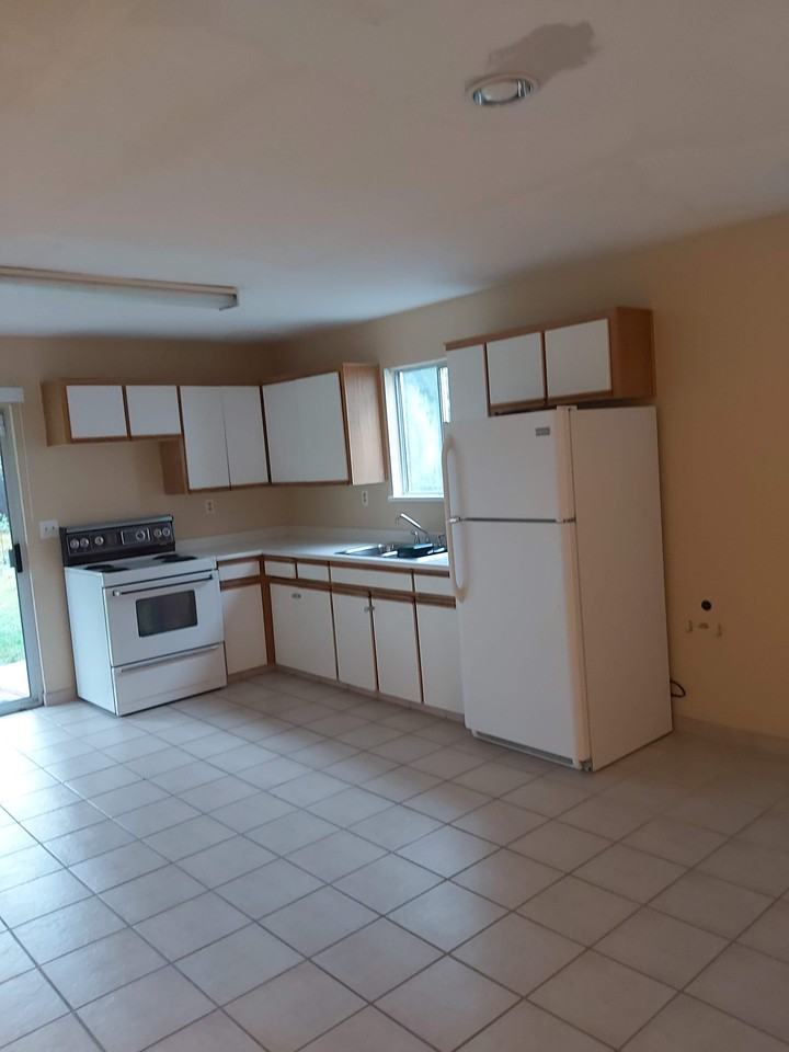 9415 161 Street - Photo 6 of 13