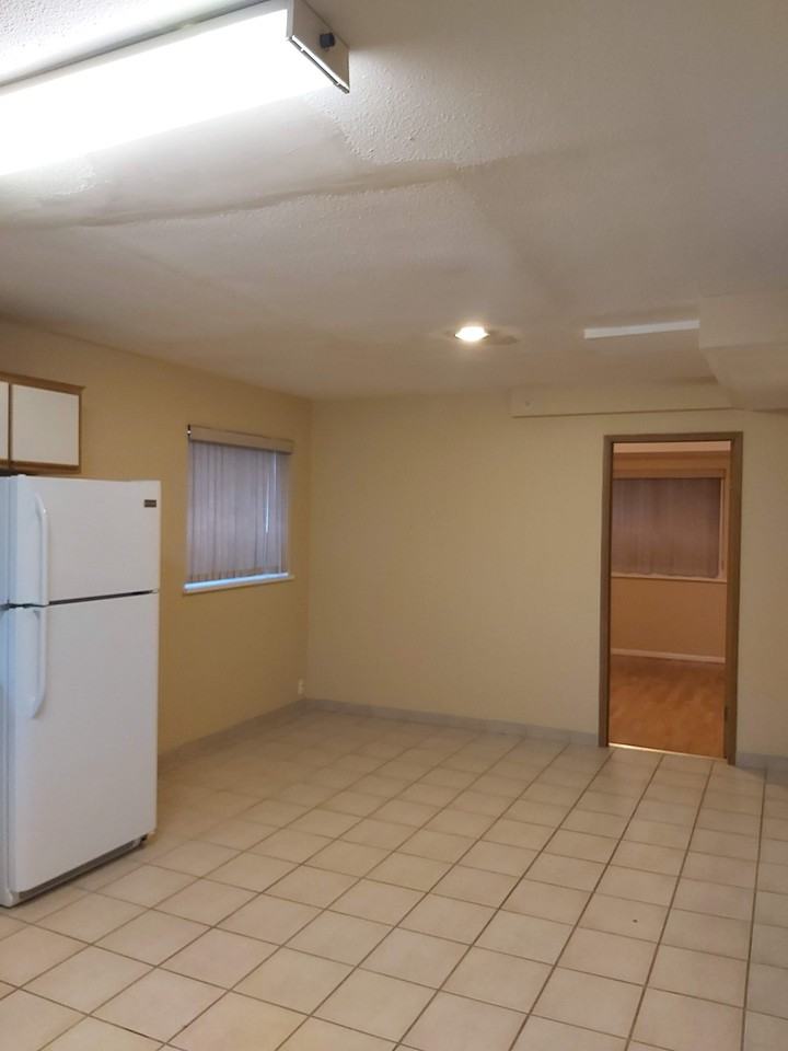 9415 161 Street - Photo 7 of 13