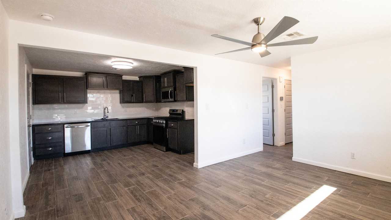 1233 Sw 65th St #1 - Photo 5 of 29