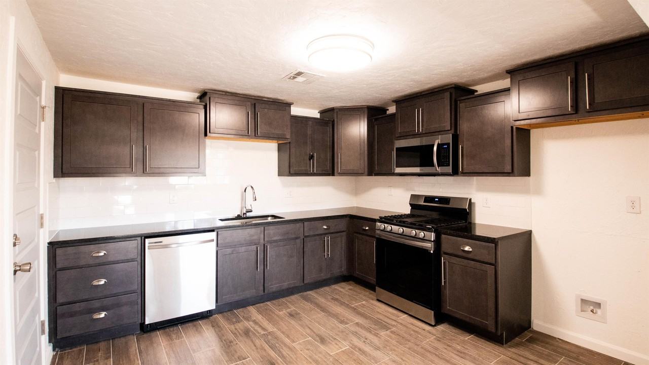 1233 Sw 65th St #1 - Photo 7 of 29