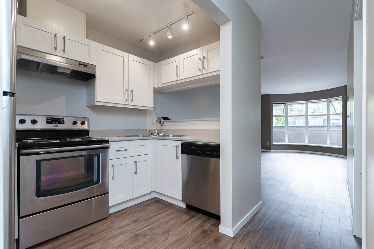 Hollywood Court - Photo 3 of 8