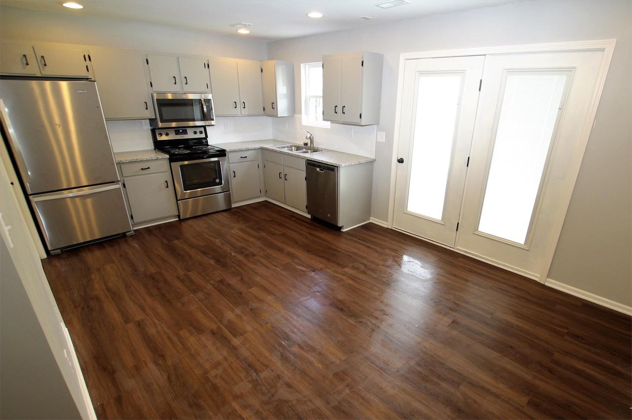 705 E 1st St #1 - Photo 2 of 17