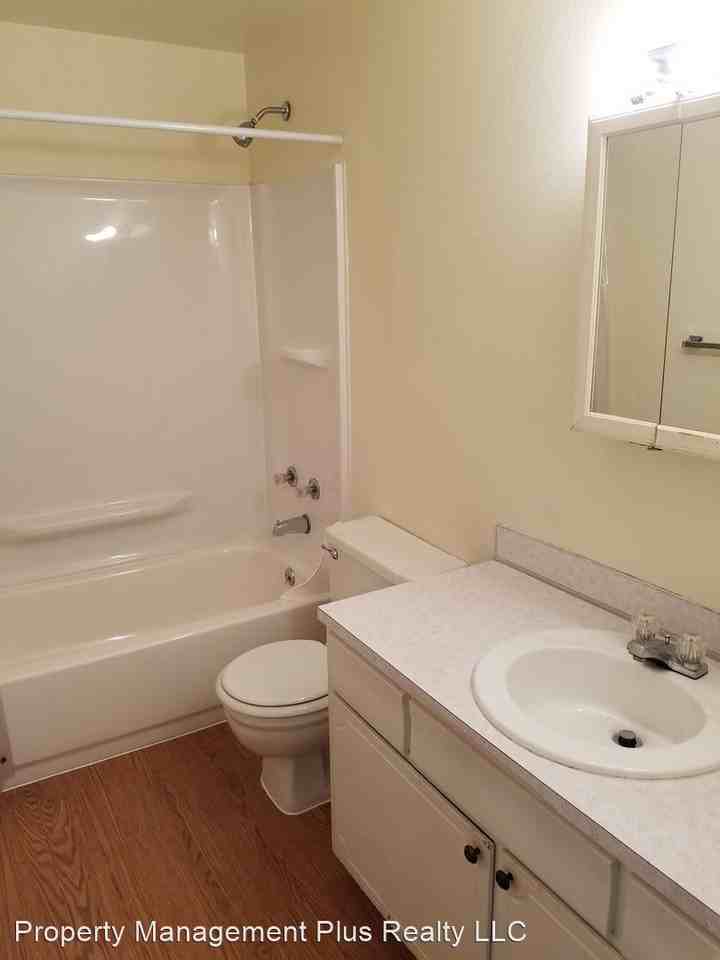 2035-2037 Collyer St. - Photo 2 of 7