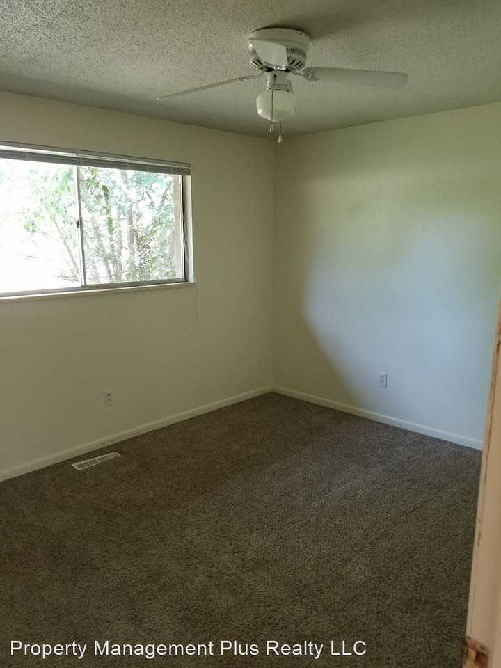 2035-2037 Collyer St. - Photo 3 of 7