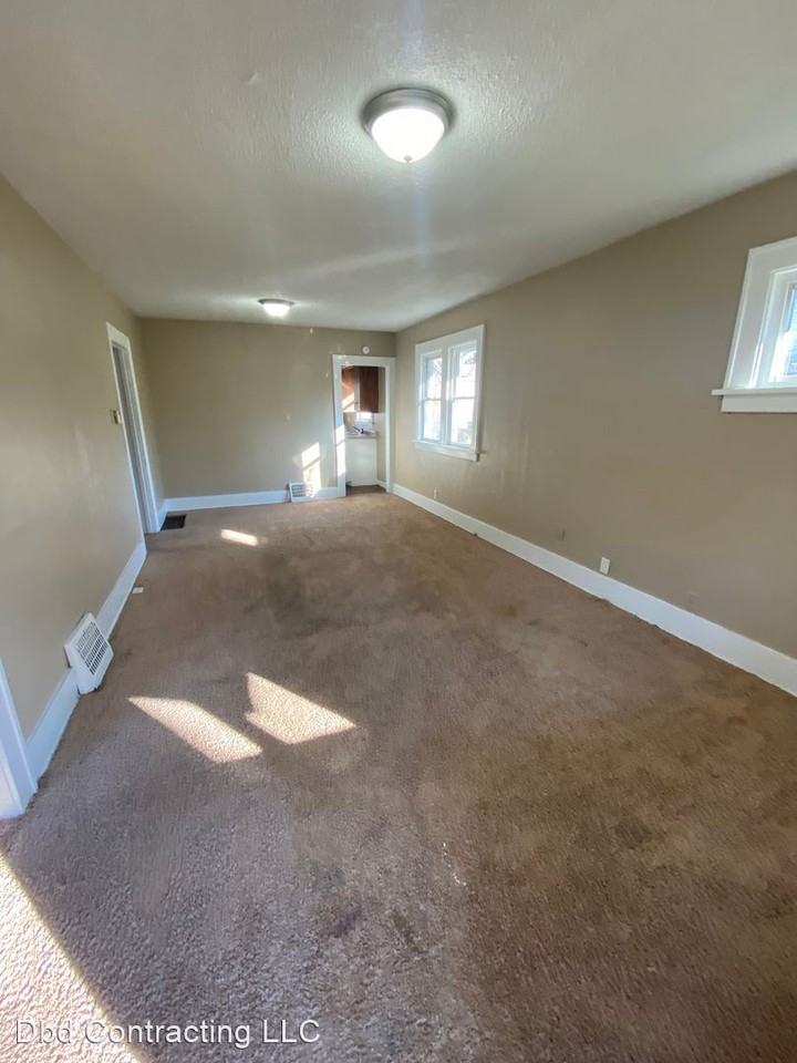 348 W Darrow Ave - Photo 2 of 7