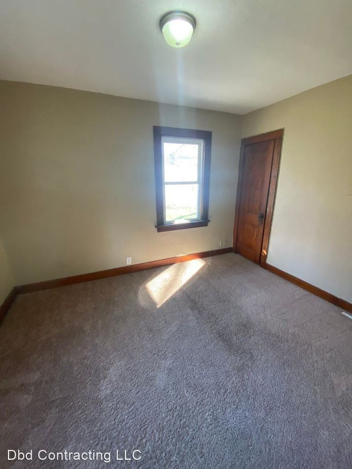 348 W Darrow Ave - Photo 3 of 7