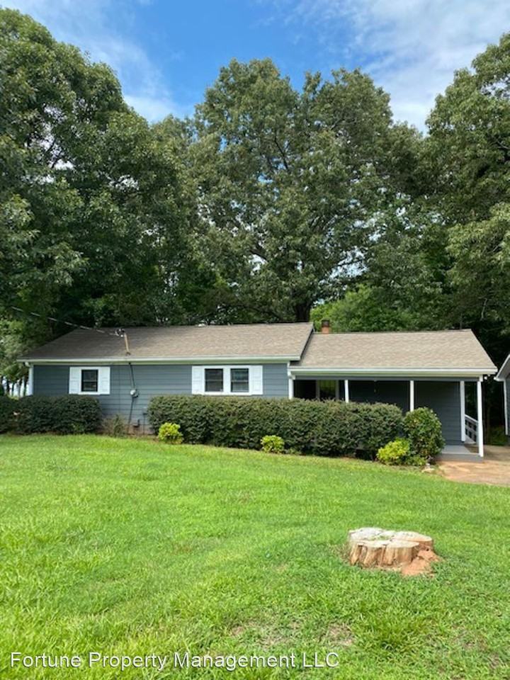 328 Jackson Rd - Photo 2 of 16