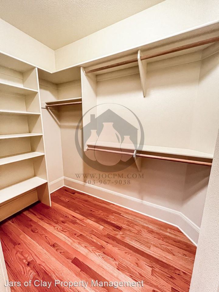 758 Edwards Rd S - Photo 3 of 11