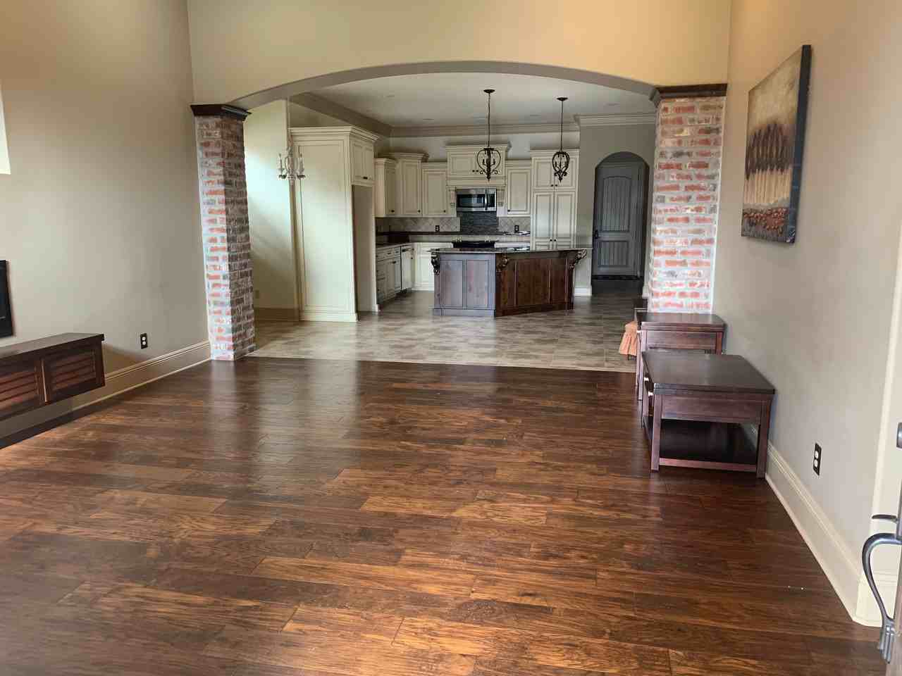 330 Dunvegan Ct - Photo 2 of 14