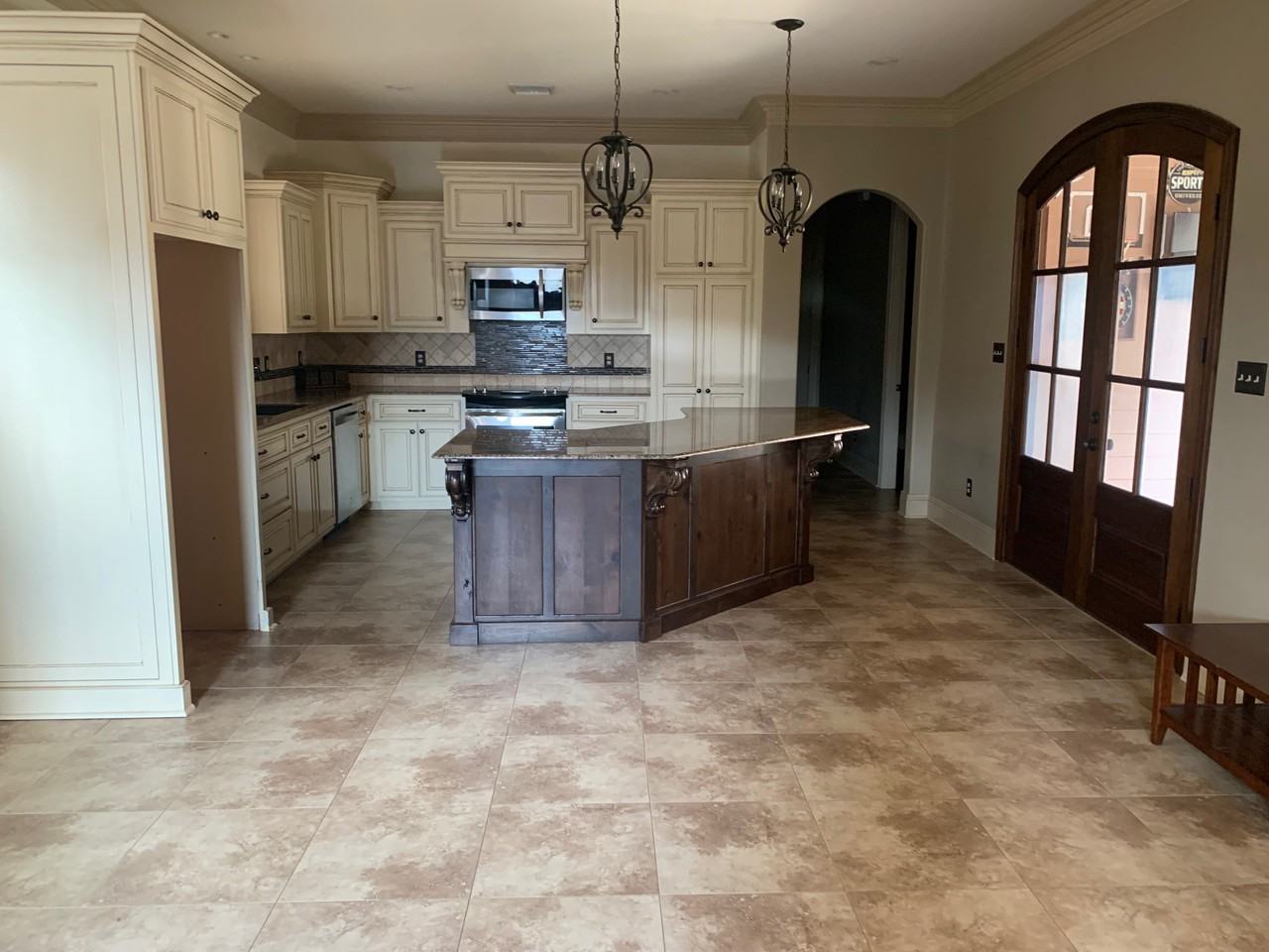 330 Dunvegan Ct - Photo 3 of 14