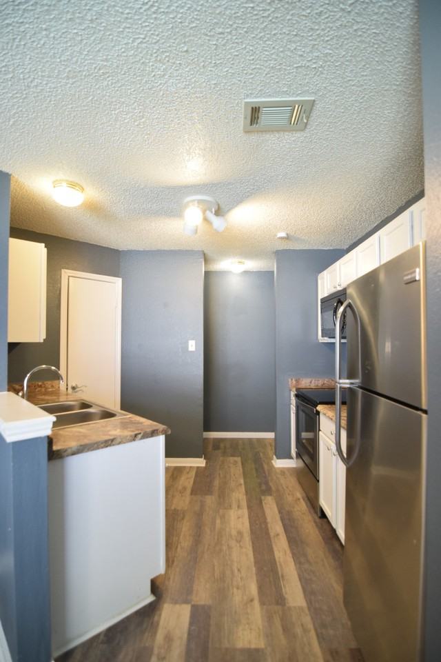 2602 Hemlock Dr - Photo 5 of 17