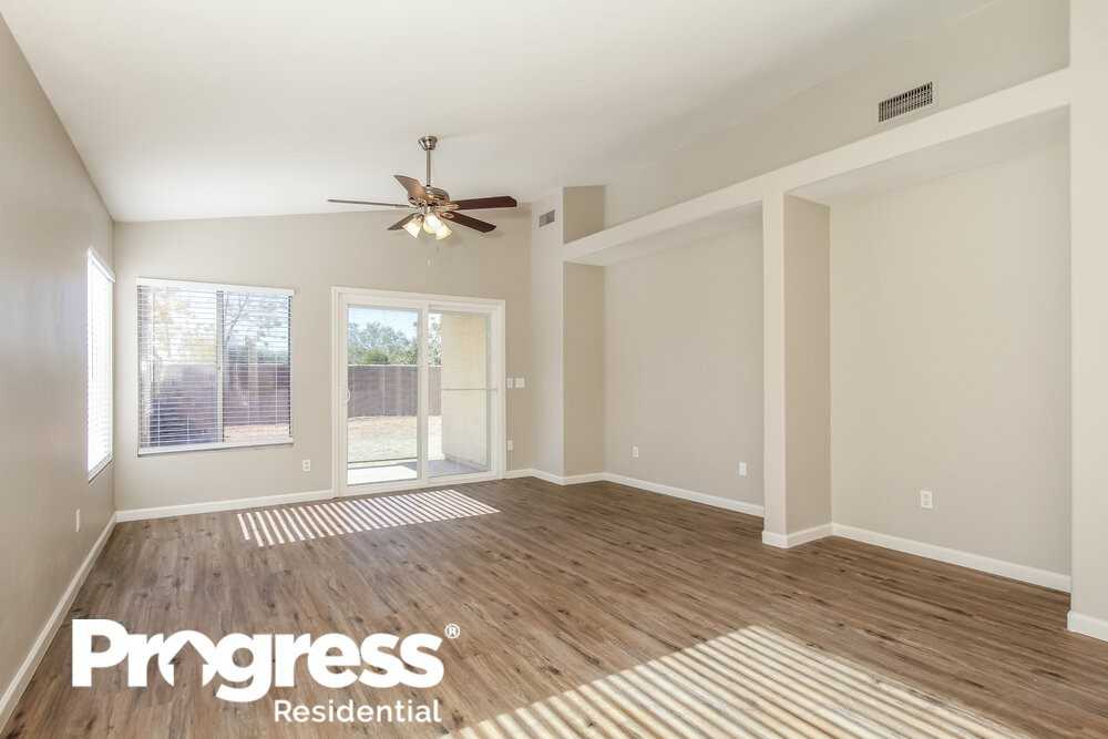 2416 S Bernard - Photo 3 of 16