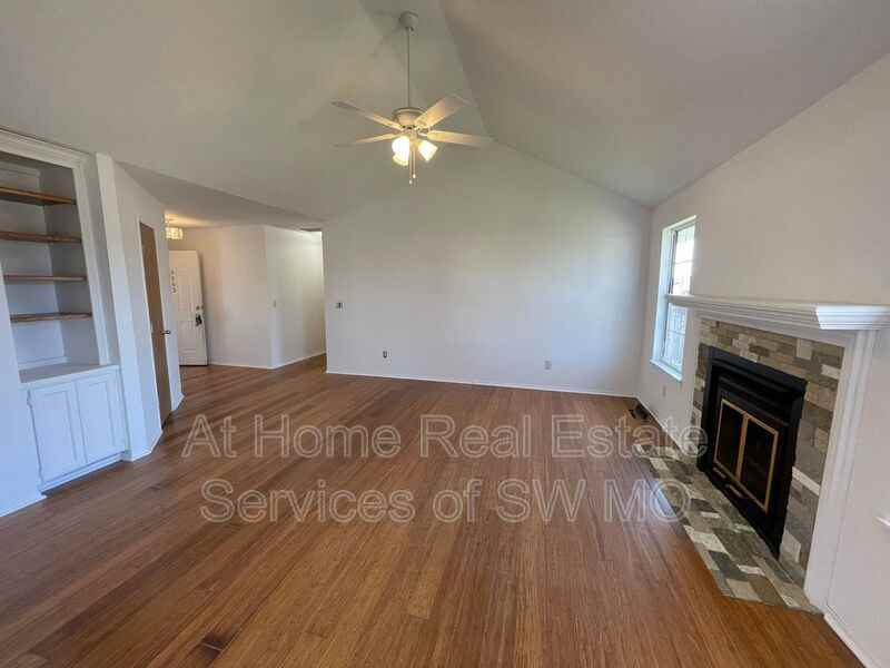 5543 S Walnut Hill Ave - Photo 3 of 10