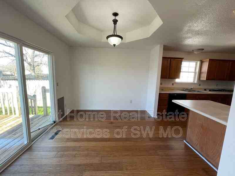 5543 S Walnut Hill Ave - Photo 4 of 10