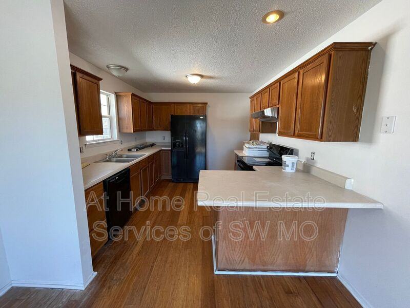 5543 S Walnut Hill Ave - Photo 5 of 10