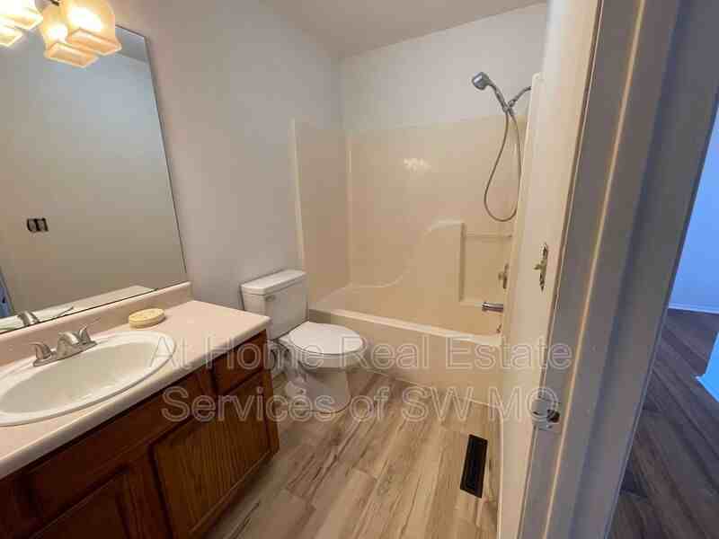 5543 S Walnut Hill Ave - Photo 6 of 10